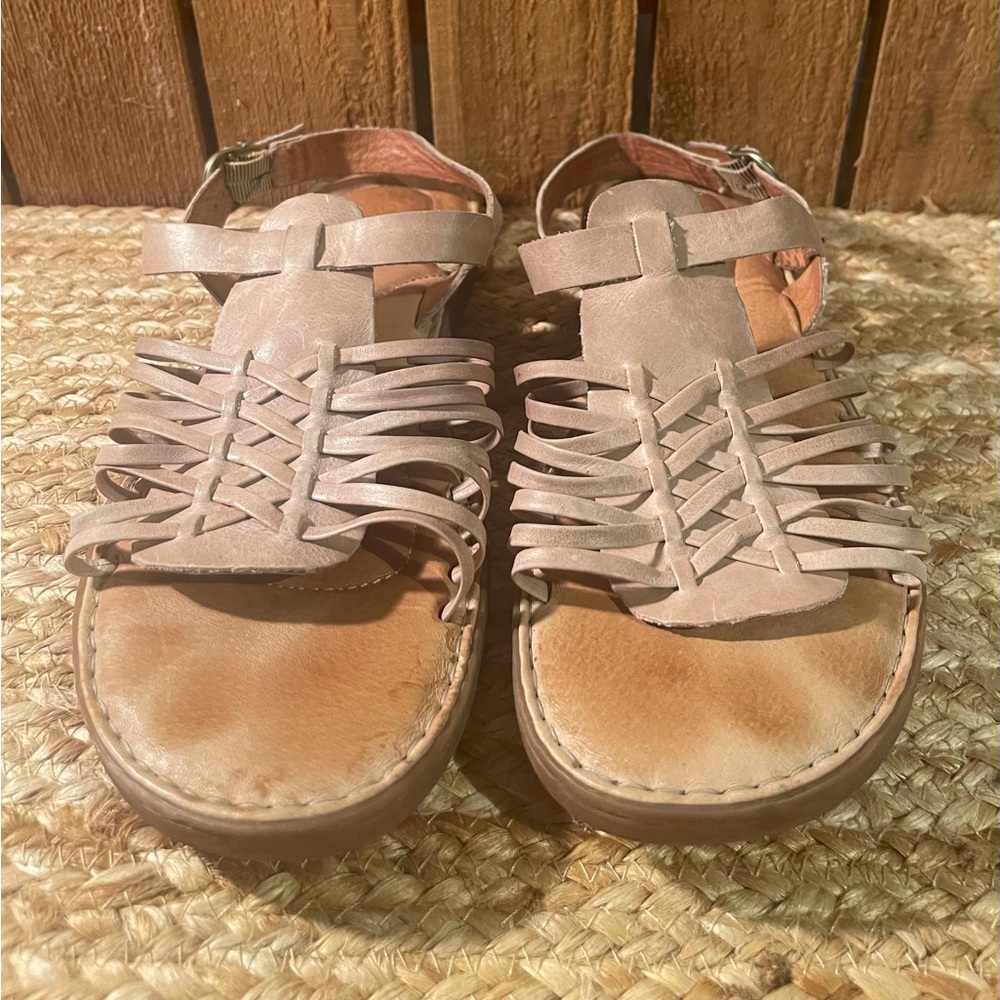 Born Strap Back Leather Upper and Lining Sandal Sz 9 M